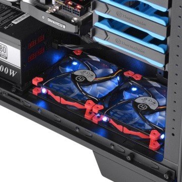 THERMALTAKE Core V71 Big Tower 3 preinstalled 20cm LED fans, I/O ports with 2x USB 2.0, 2x USB 3.0, 1 HD Audio, side window