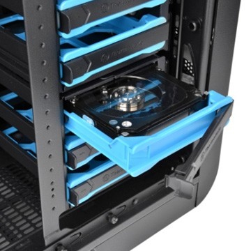 THERMALTAKE Core V71 Big Tower 3 preinstalled 20cm LED fans, I/O ports with 2x USB 2.0, 2x USB 3.0, 1 HD Audio, side window