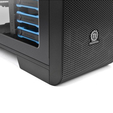 THERMALTAKE Core V71 Big Tower 3 preinstalled 20cm LED fans, I/O ports with 2x USB 2.0, 2x USB 3.0, 1 HD Audio, side window