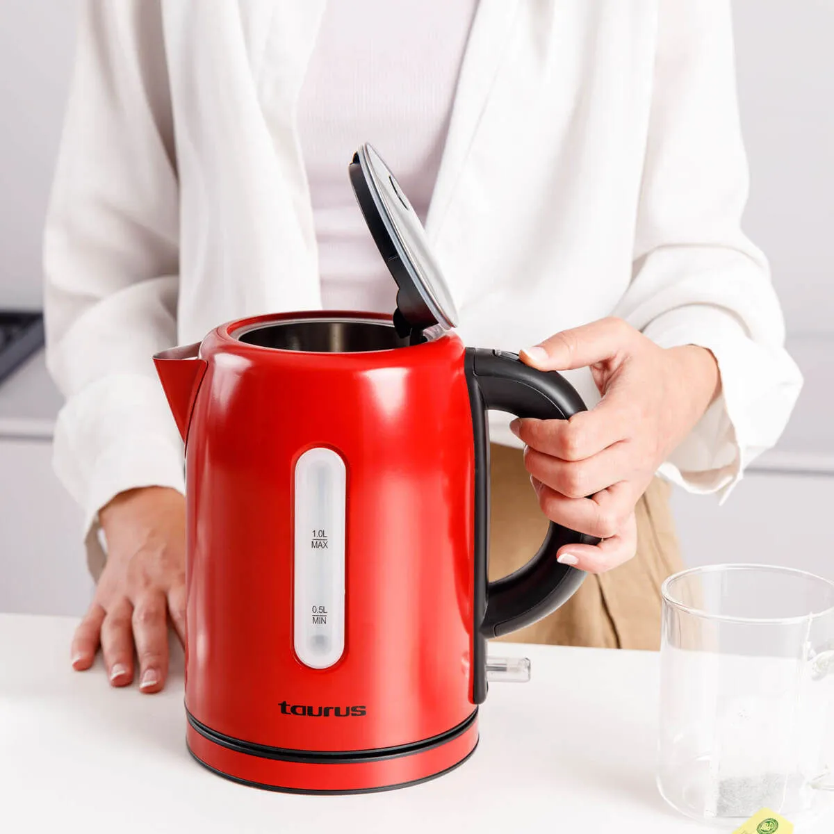 Taurus Vintage - electric kettle, red, 1l