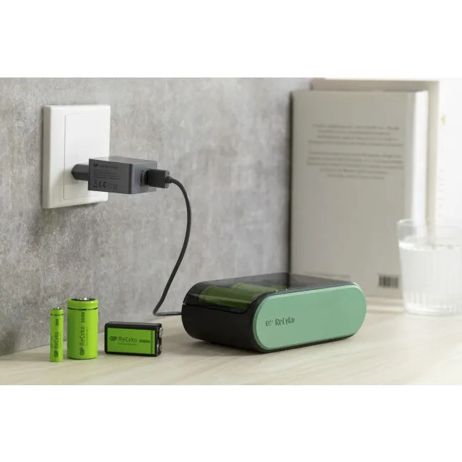 GP ReCyko Universal Charger