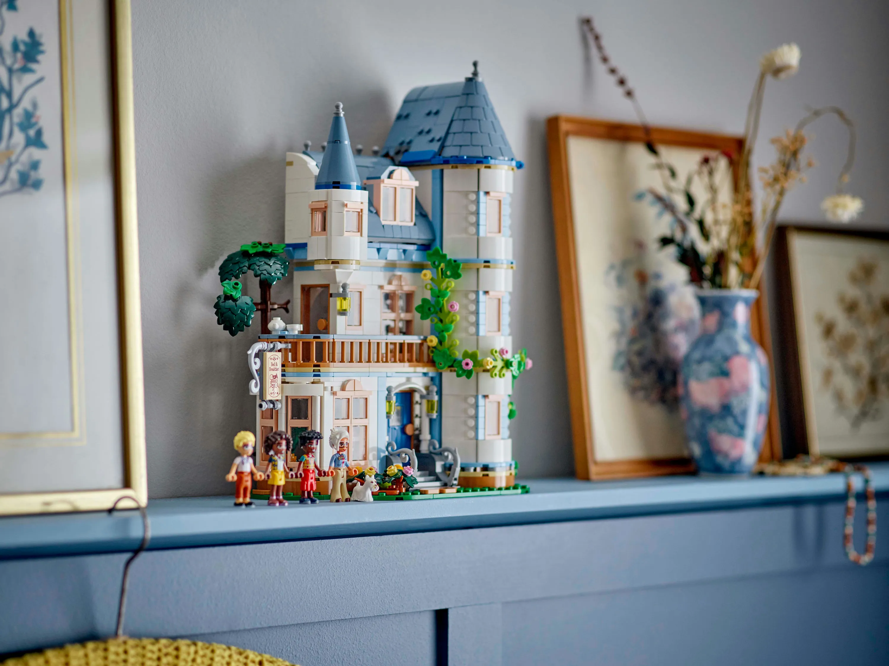 LEGO Friends Castle Inn 42638