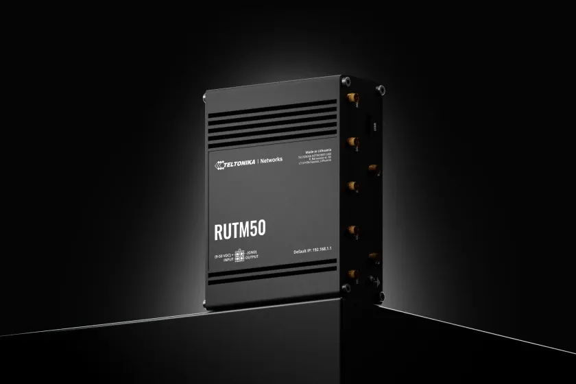 Teltonika RUTM50A00600 5G -reititin, Wi-Fi 5, Dual-band, teollinen, musta