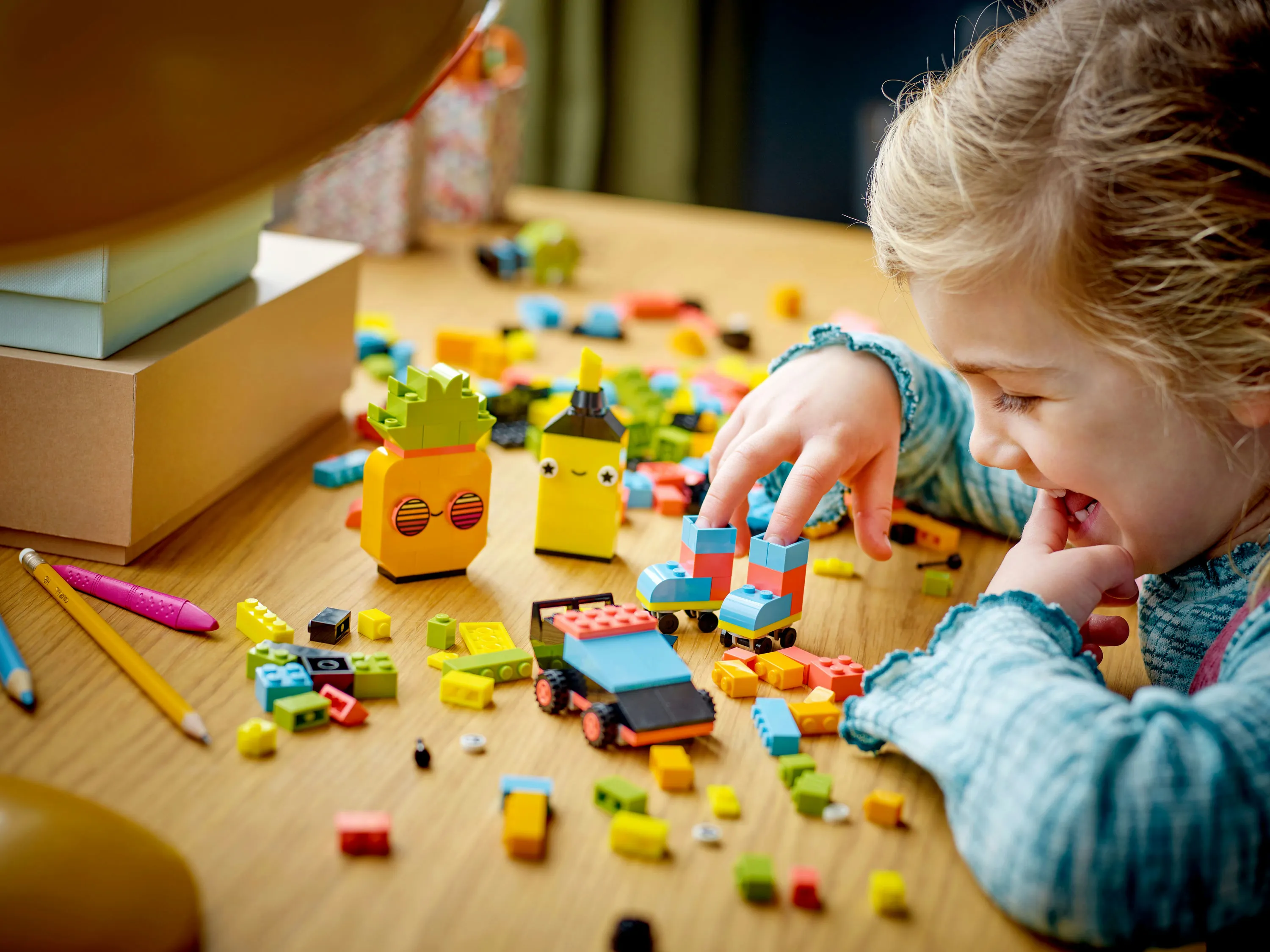 LEGO Classic Creative Fun in Neon Colors 11027