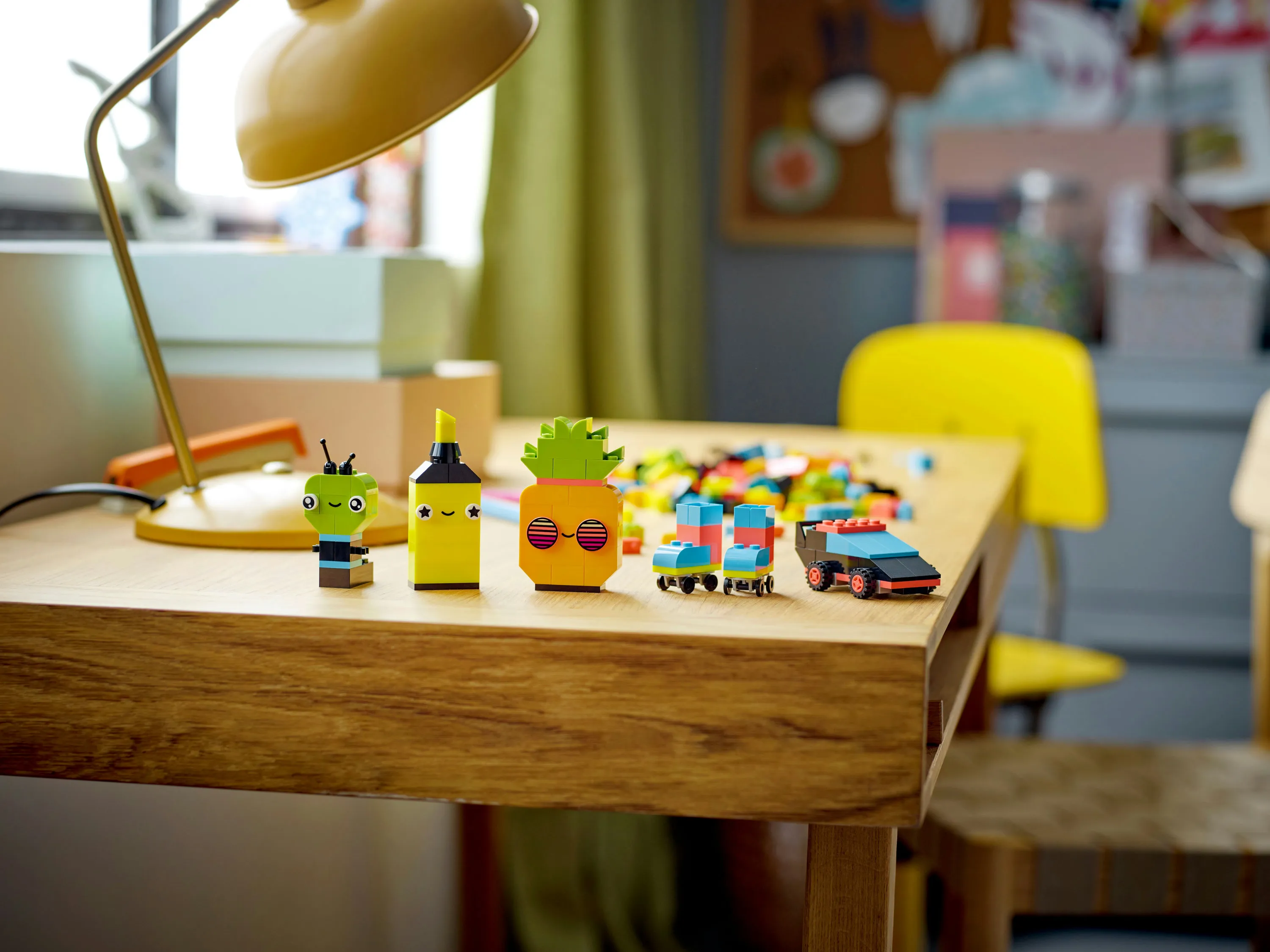 LEGO Classic Creative Fun in Neon Colors 11027