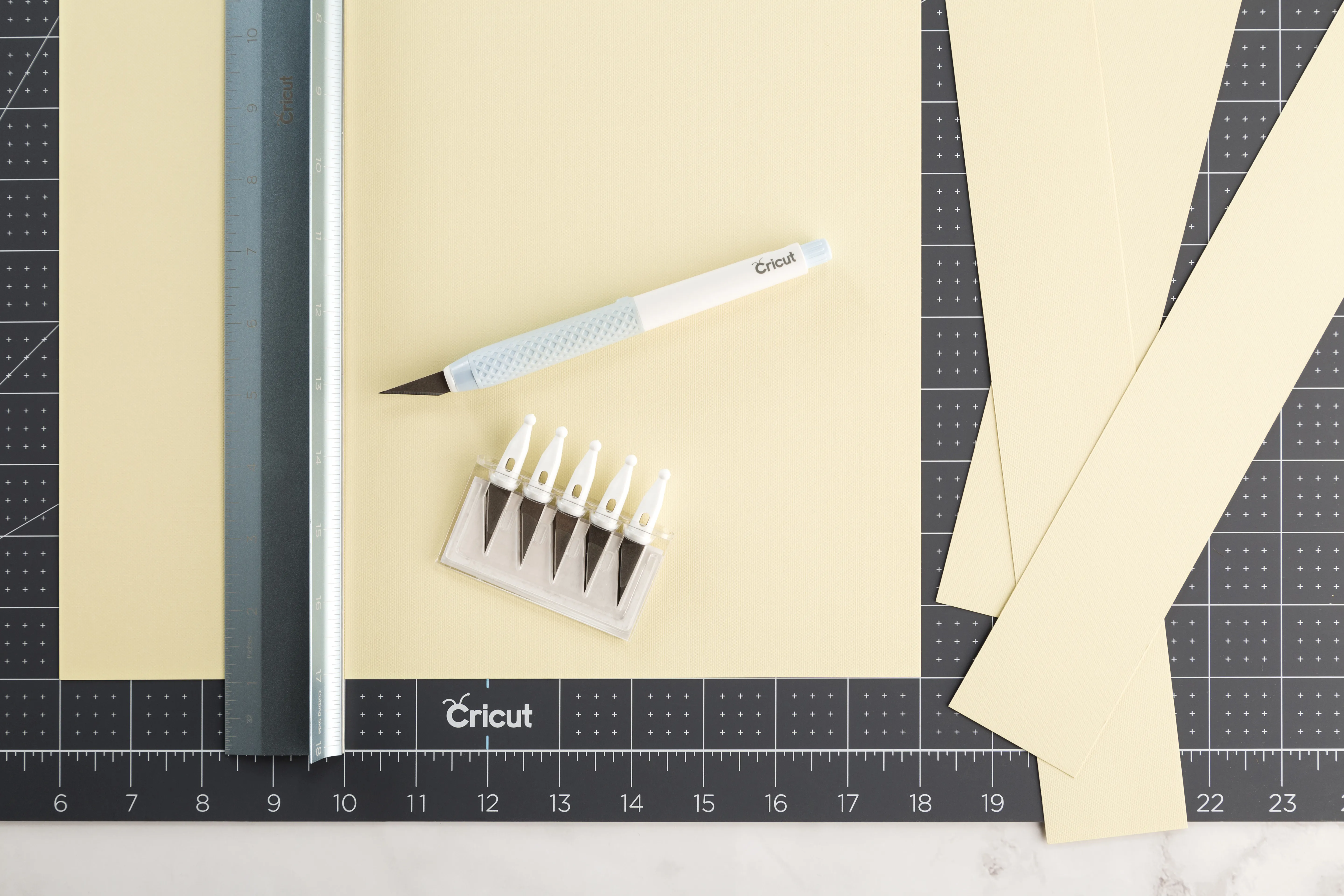 Cricut TrueControl Knife Kit (Blue) with 5x spare blades