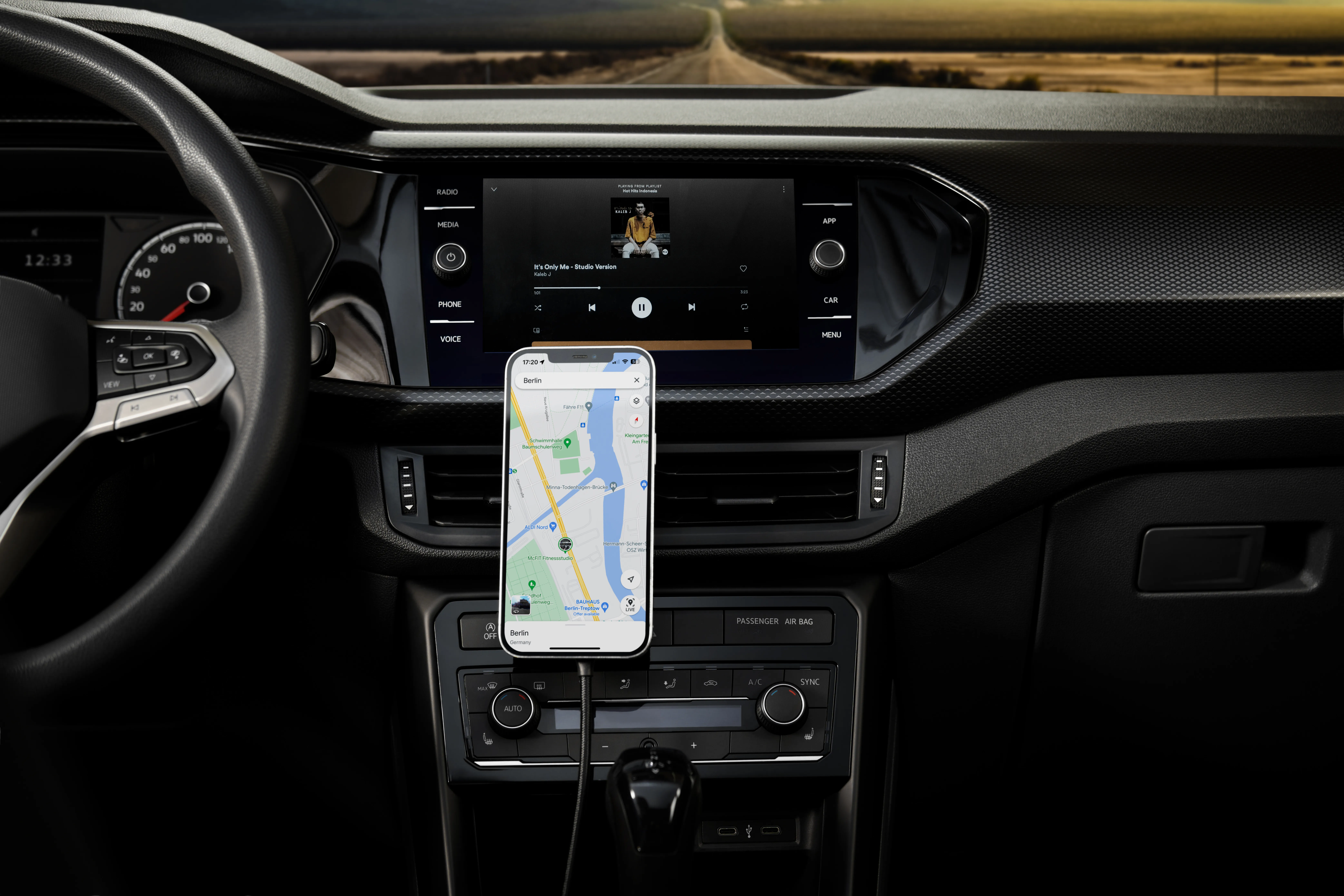 VARTA Mag Safe, 1 USB port, 15 W, Qi - Wireless Car Charger