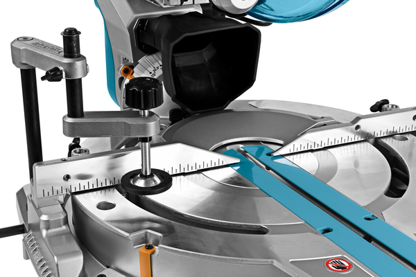 Makita &ndash; Kap- och geringss&aring;g 1800 W, 305 mm