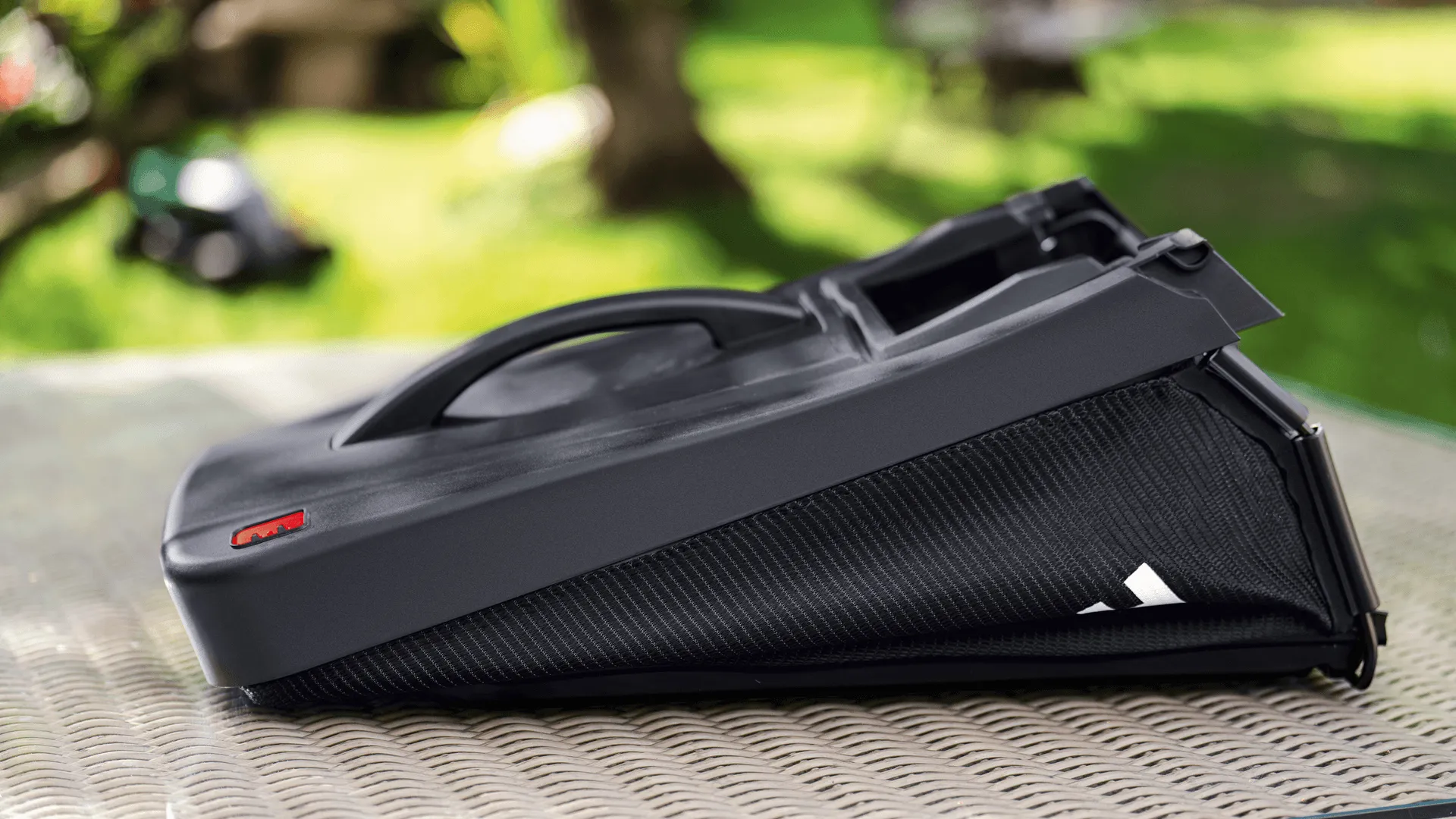 Bosch UniversalRotak 18V-37-550 Solo - batteridriven gr&auml;sklippare (utan batteri)