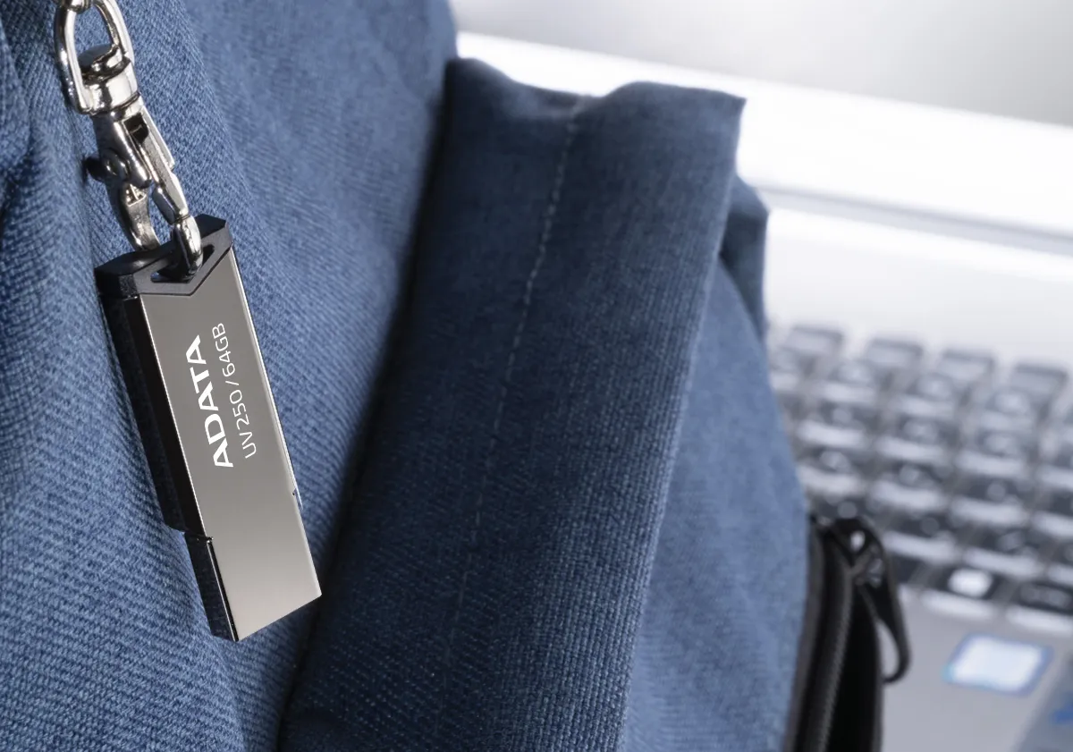 A-DATA UV250 USB 2.0 16 Gt -muistitikku, hopea