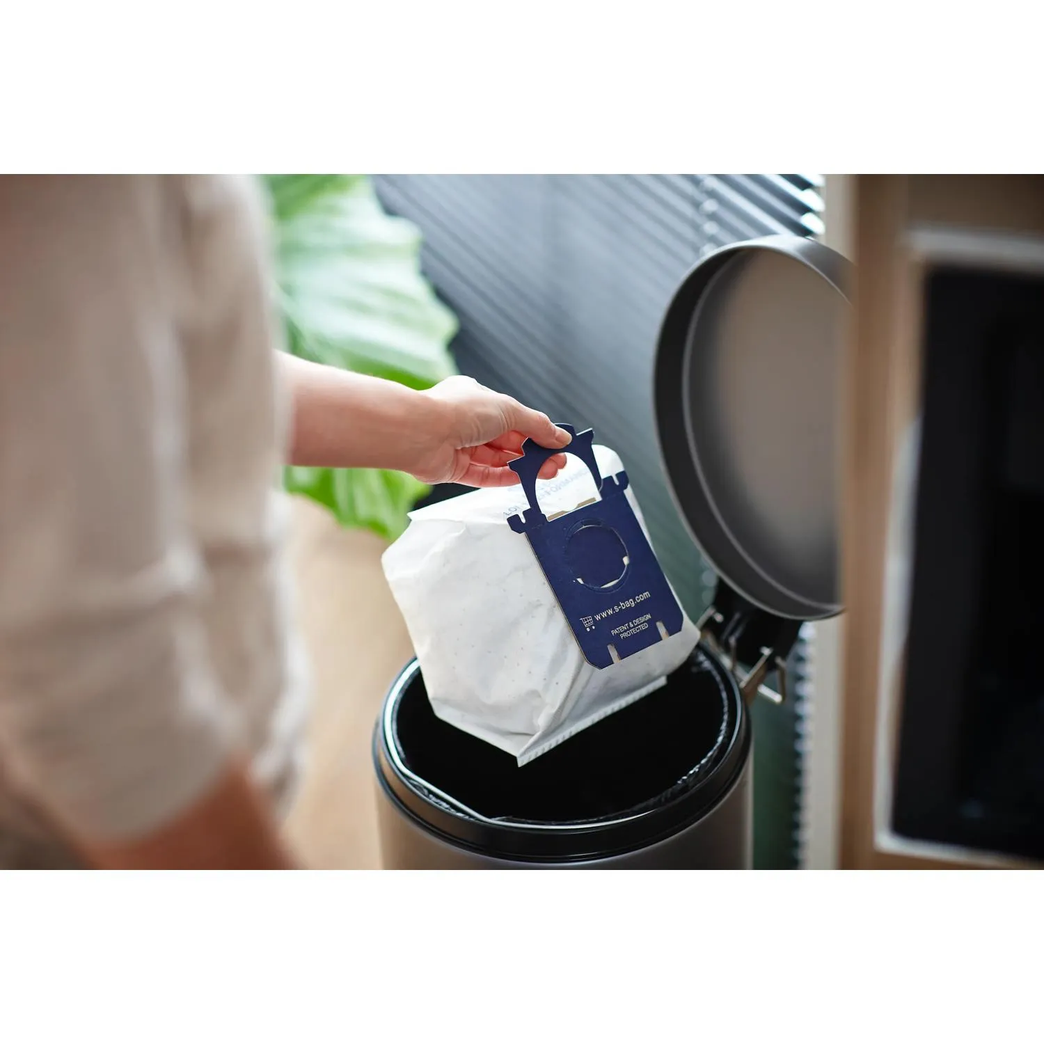 Philips PowerGo FC8243/09 - cylinderdammsugare 3L 900W, gr&aring;
