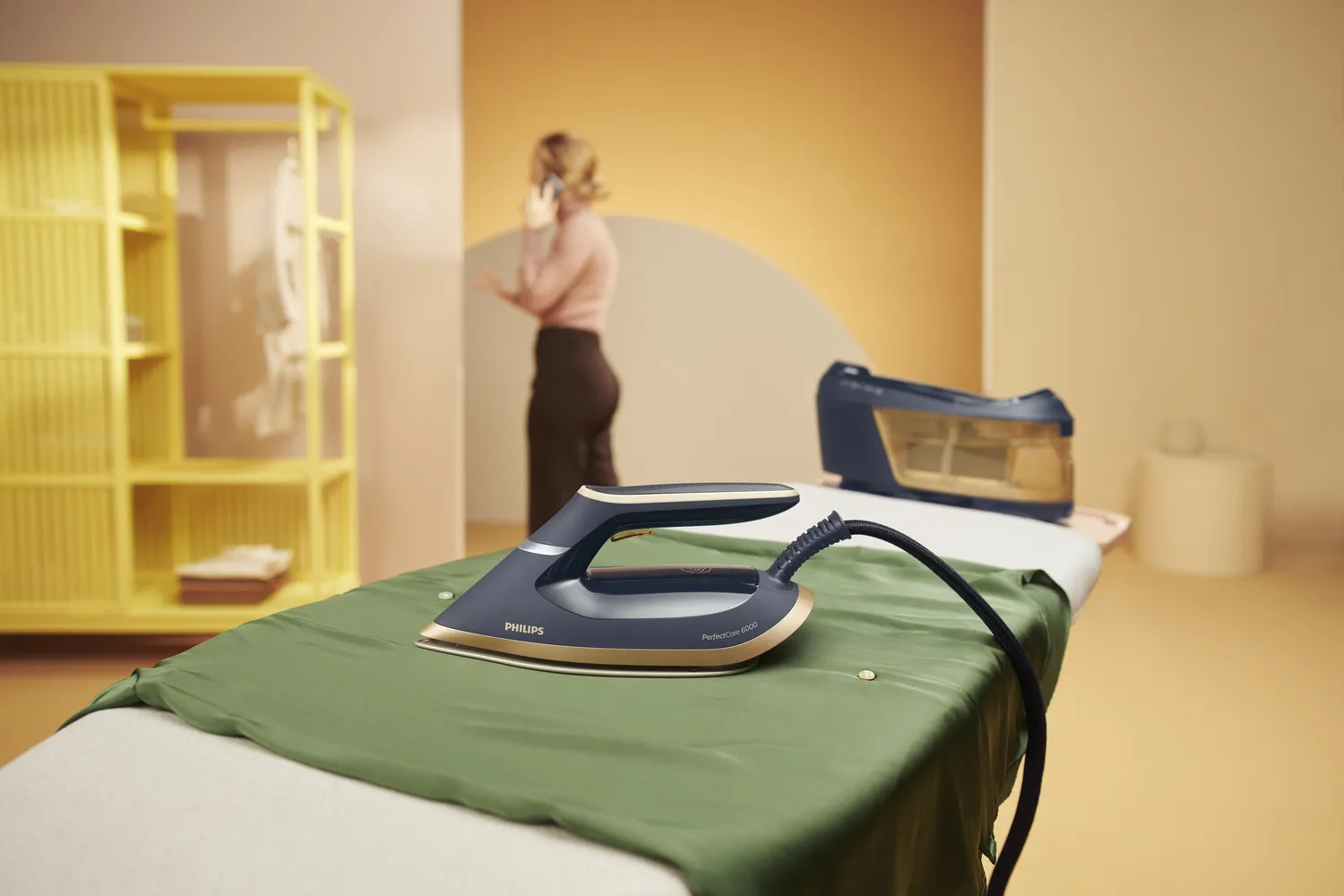 Philips PerfectCare 6000 Series PSG6066/20 Steam Generator Iron, 2400W, 8 bar, 1.8L, Black Brown