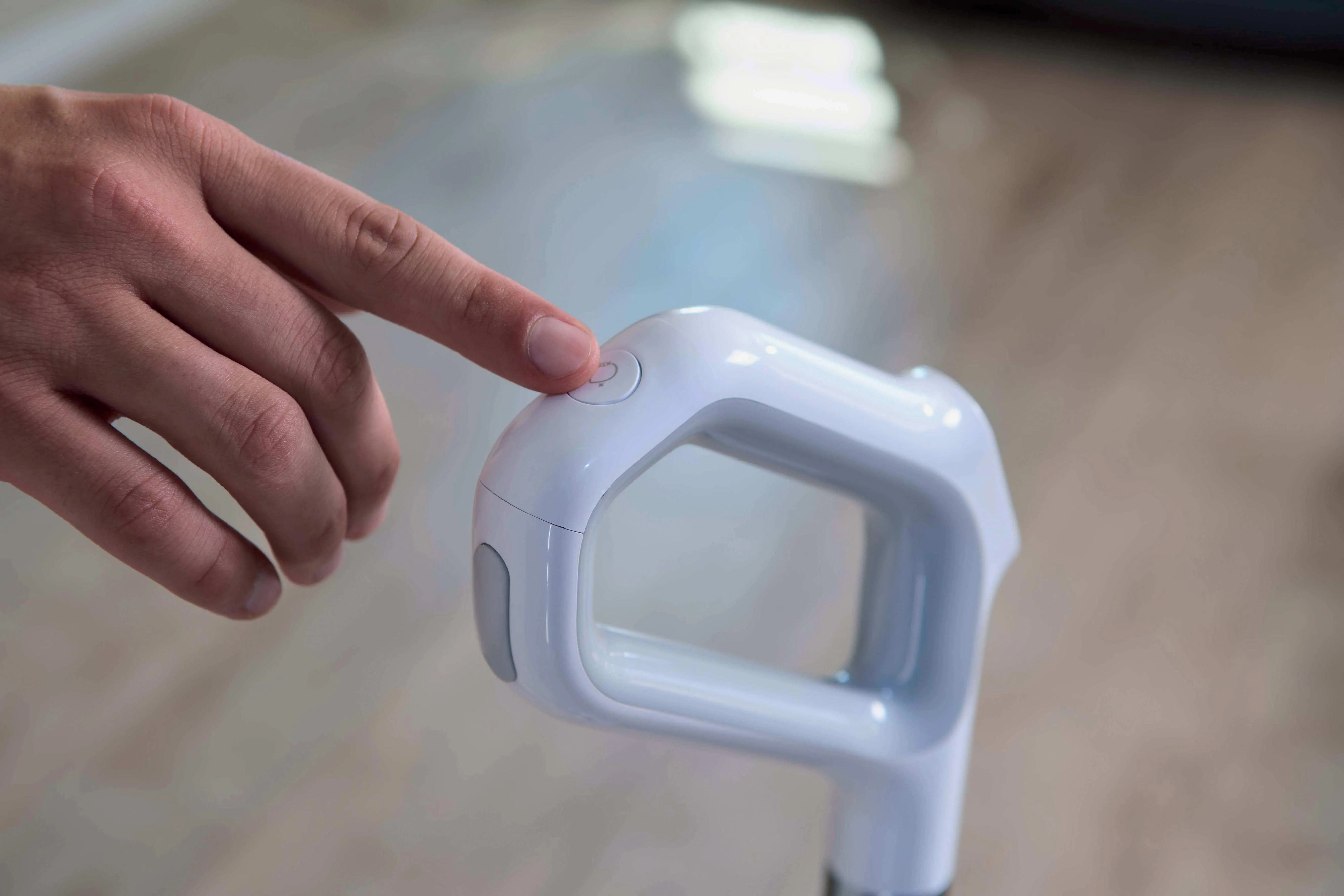 HOOVER HW400 011 Wet and dry vacuum cleaner, White/Silver