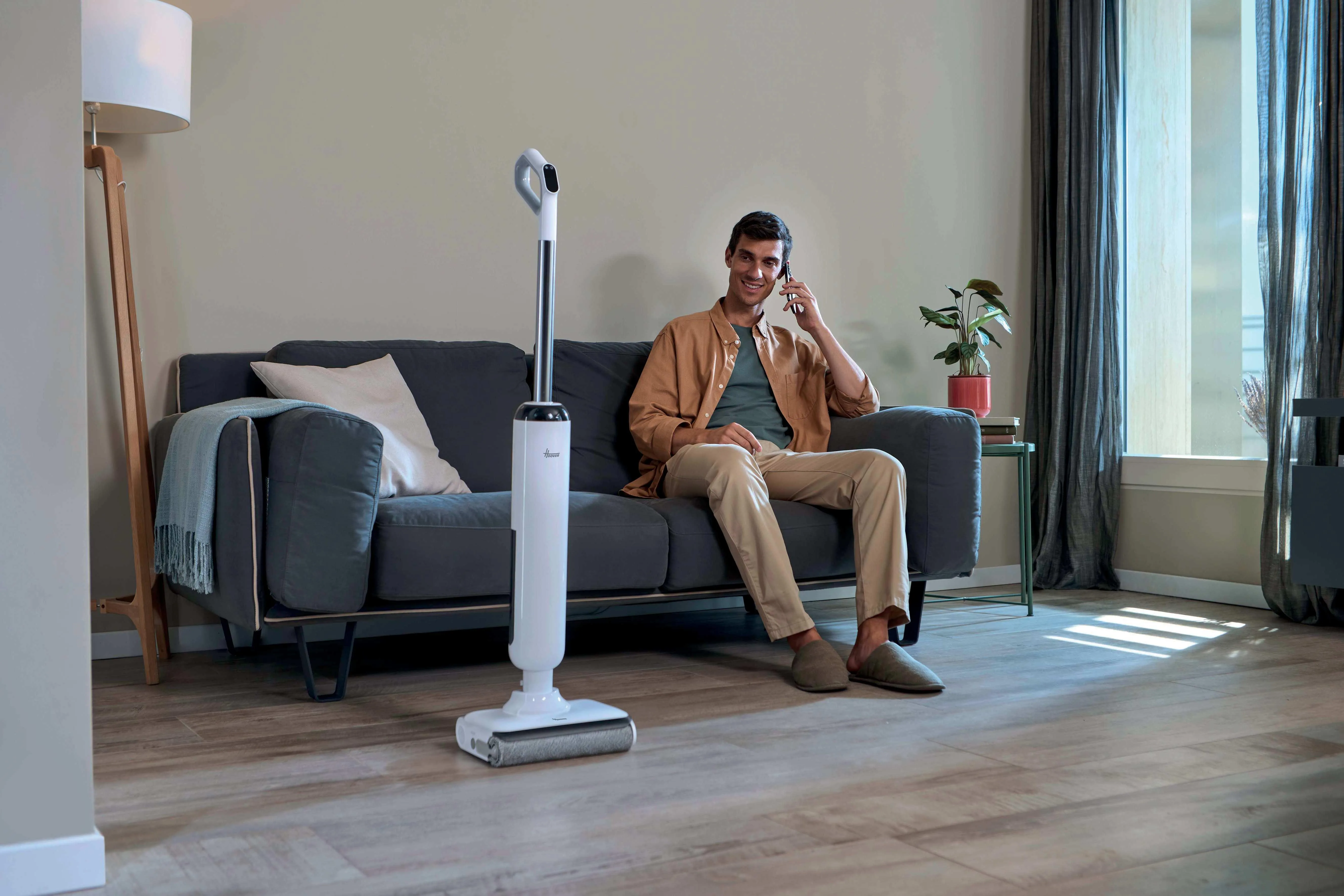 HOOVER HW400 011 Wet and dry vacuum cleaner, White/Silver