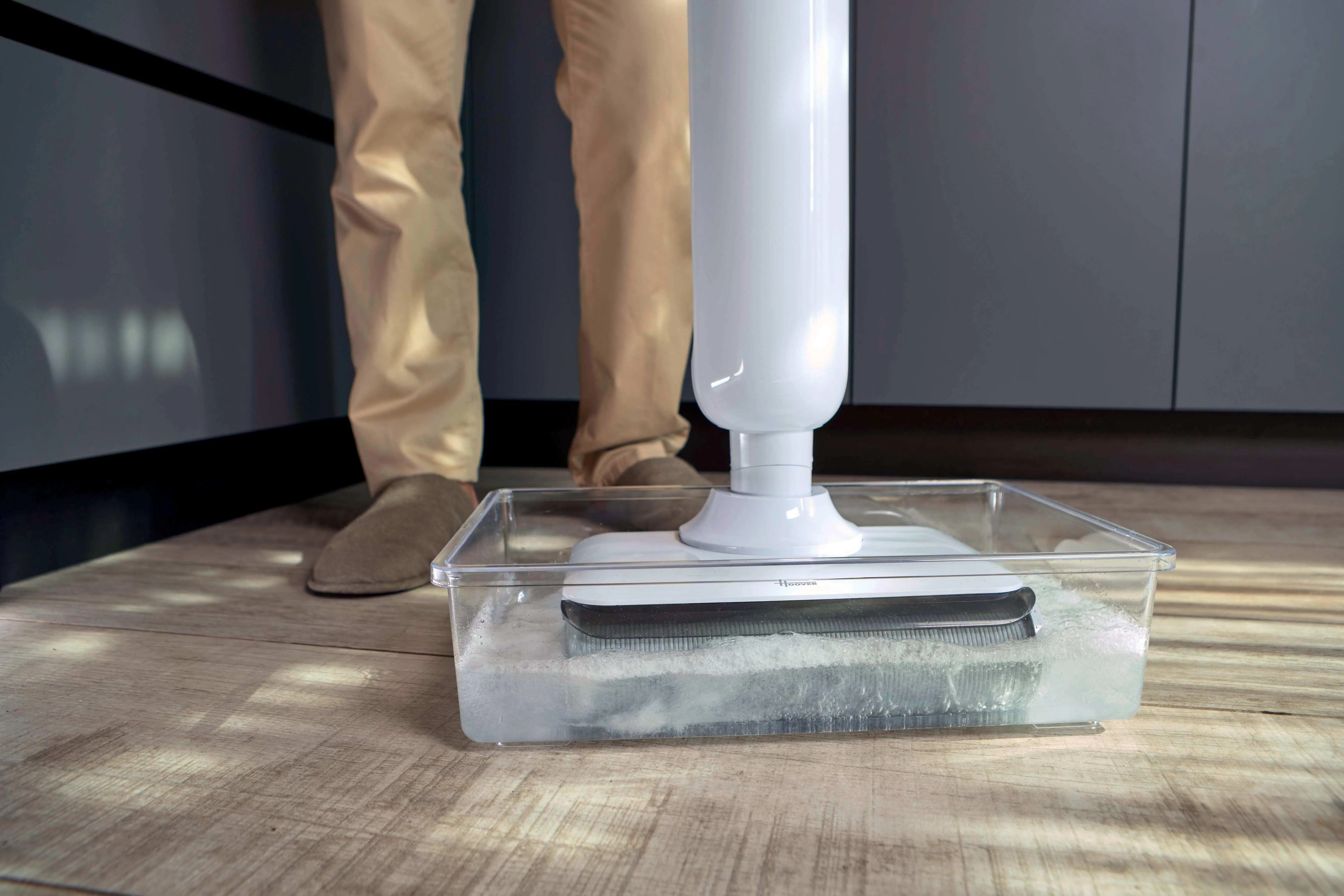 HOOVER HW400 011 Wet and dry vacuum cleaner, White/Silver