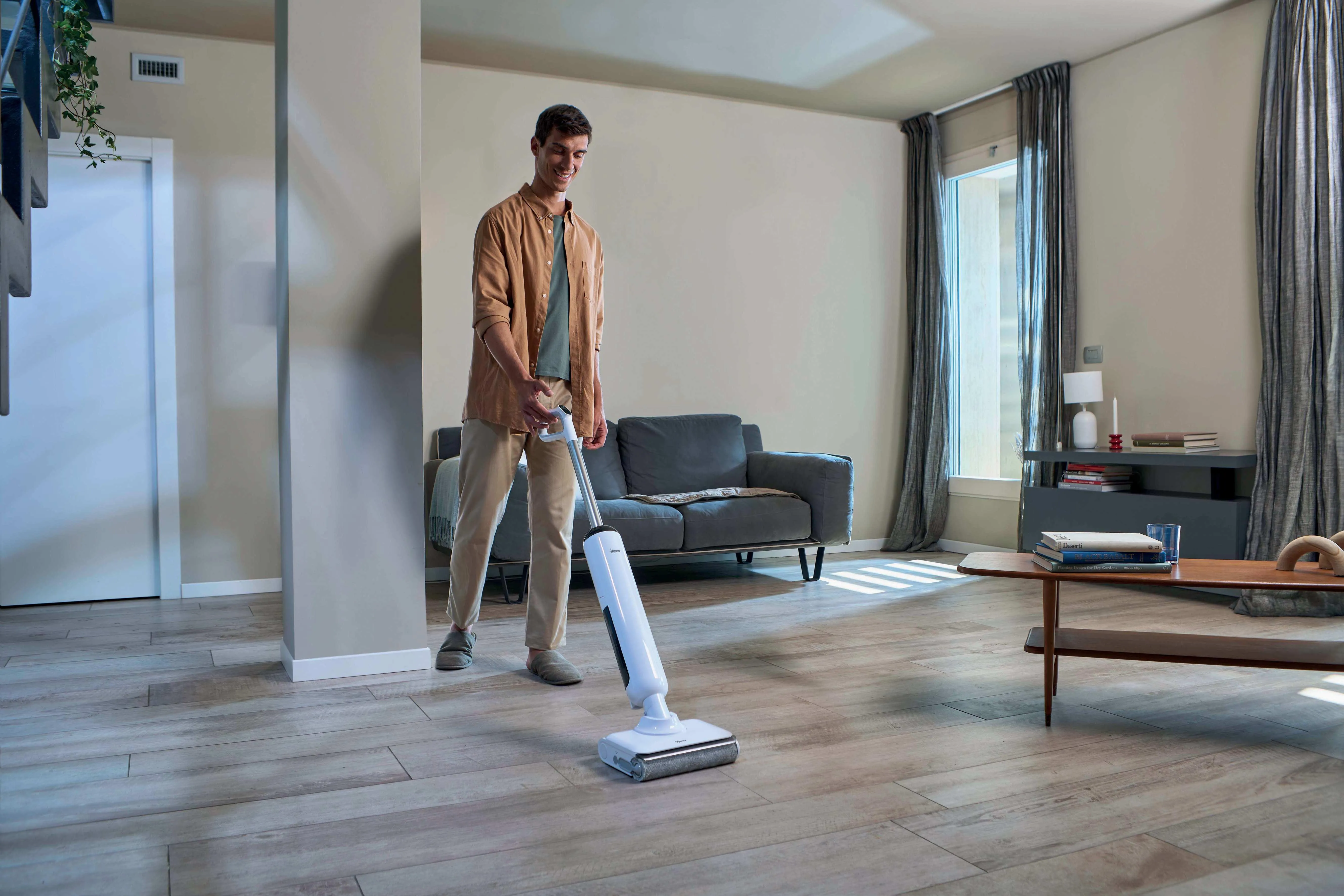 HOOVER HW400 011 Wet and dry vacuum cleaner, White/Silver