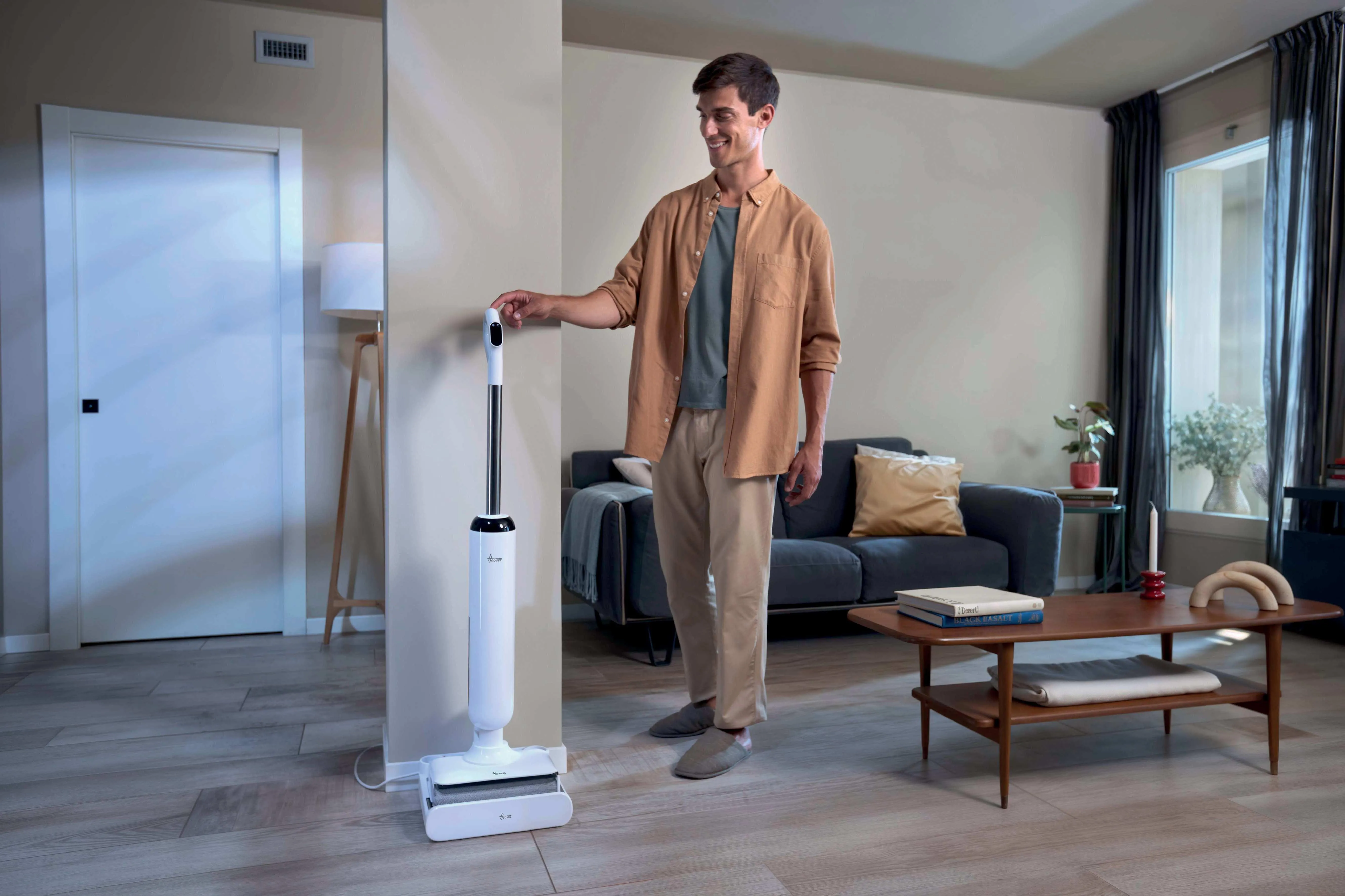 HOOVER HW400 011 Wet and dry vacuum cleaner, White/Silver