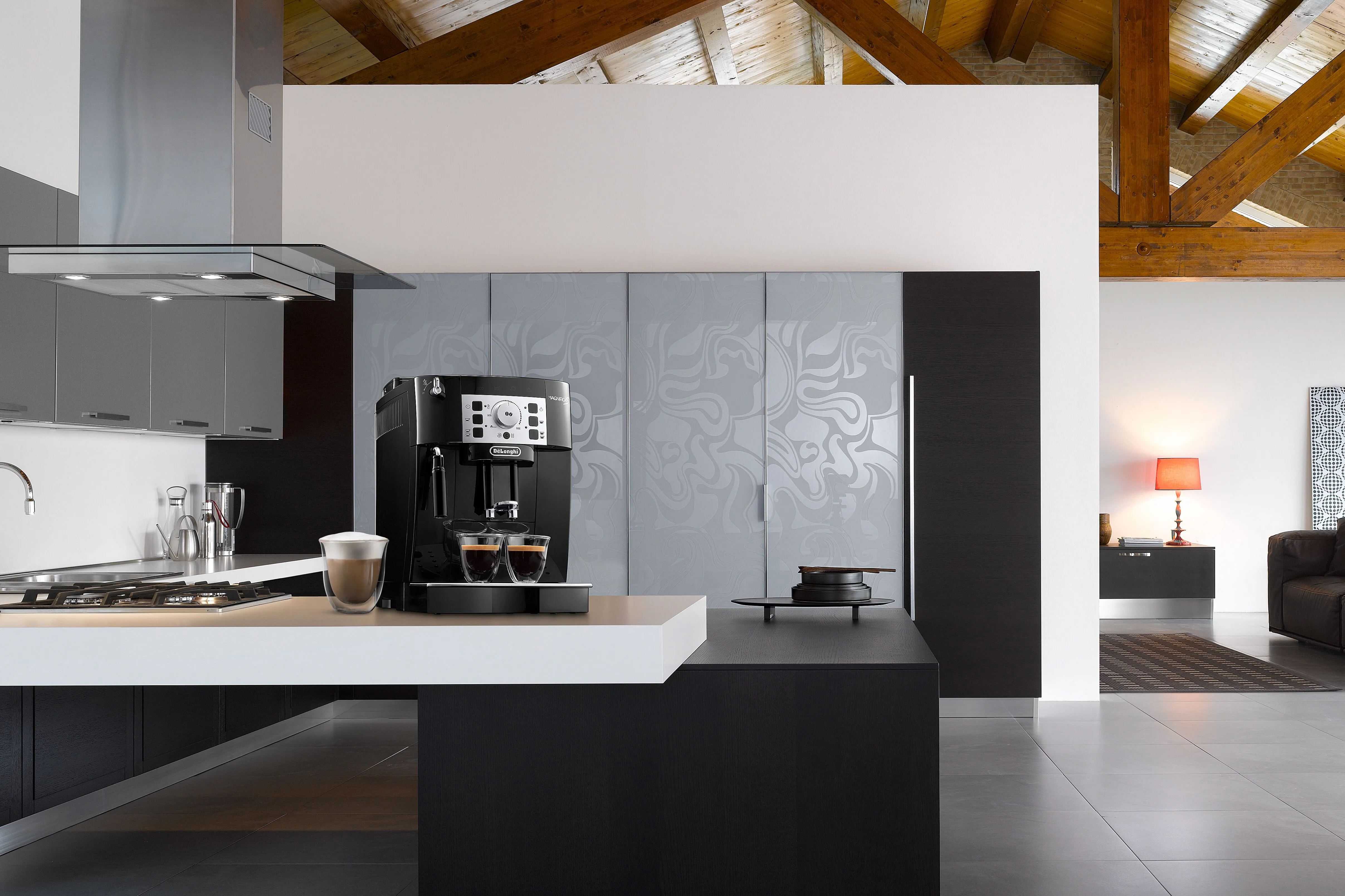 Delonghi Magnifica ECAM22.115 -espressokeitin, t&auml;ysautomaattinen, musta
