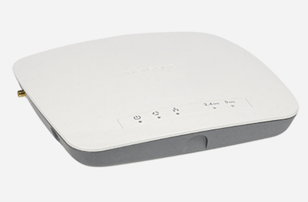 NETGEAR WB7500 Wireless Controller Bundle - Langattoman verkon hallintalaite - GigE, PPP - AC 100/230 V - 1U - sek&auml; 5 x NETGEAR ProSafe Business 2 x 2 Dual Band