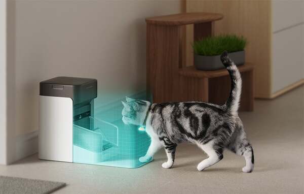 PETLIBRO One RFID-&auml;lyk&auml;s automaattinen lemmikkiel&auml;inten ruokinta-automaatti PL-AF301-31B kaulustunnisteella, 3 litraa