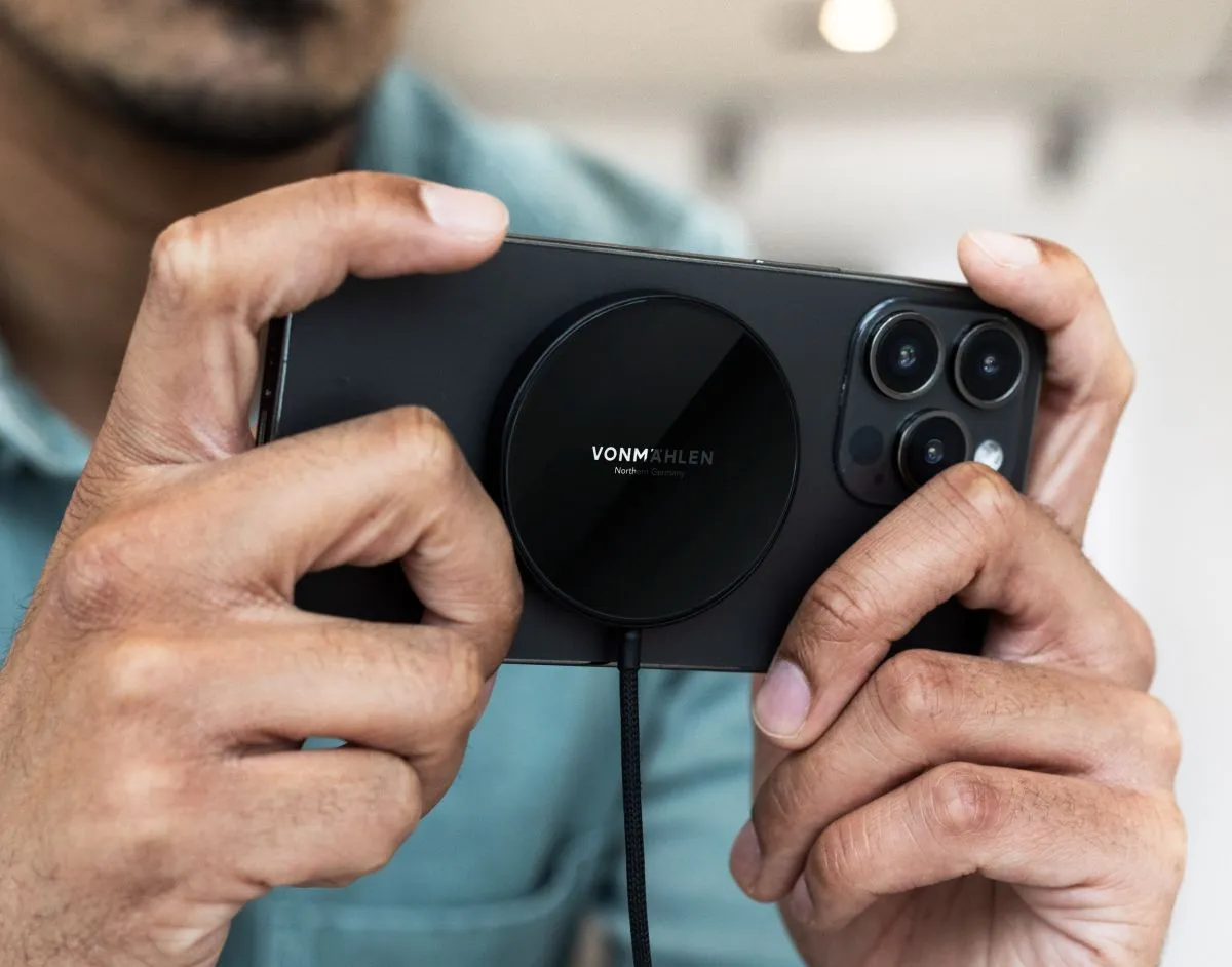 Aura Mini - The Magnetic Wireless Charging Pad, Svart