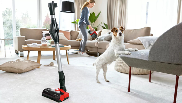 Bosch Unlimited 7 ProAnimal - skaftdammsugare, röd/svart