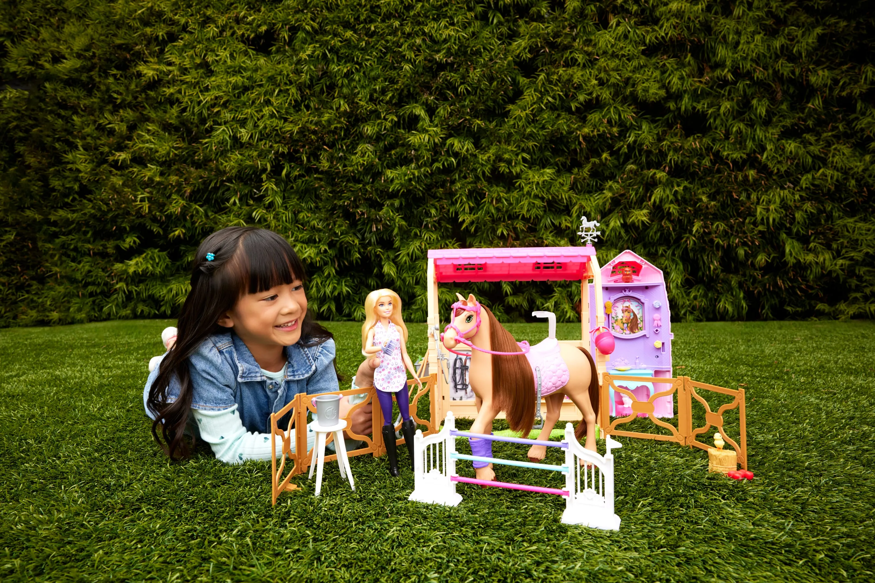 Mattel Barbie Mysteries: The Great Horse Chase - Ultimate Horse Stall, Play Building