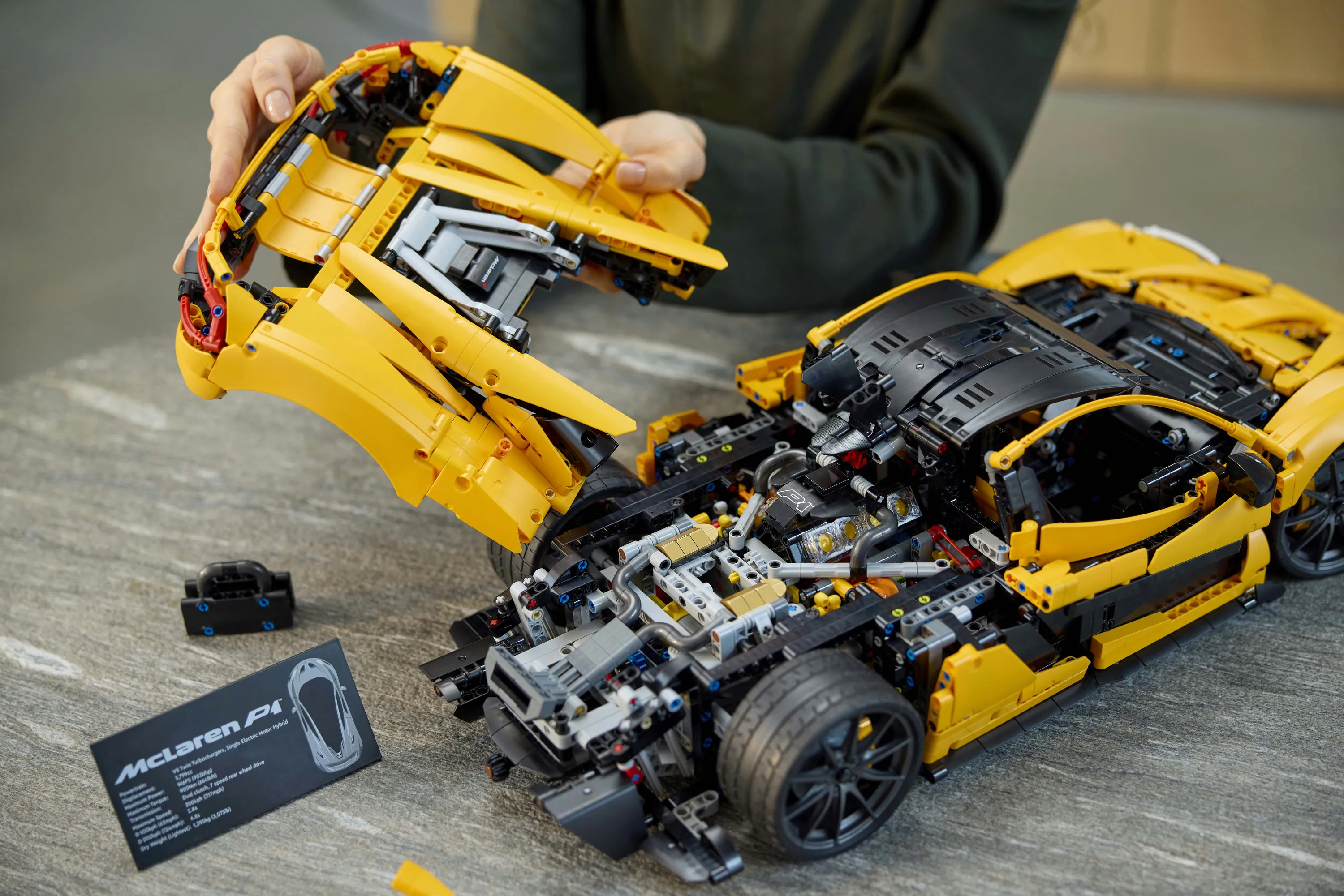 LEGO Technic McLaren P1 42172