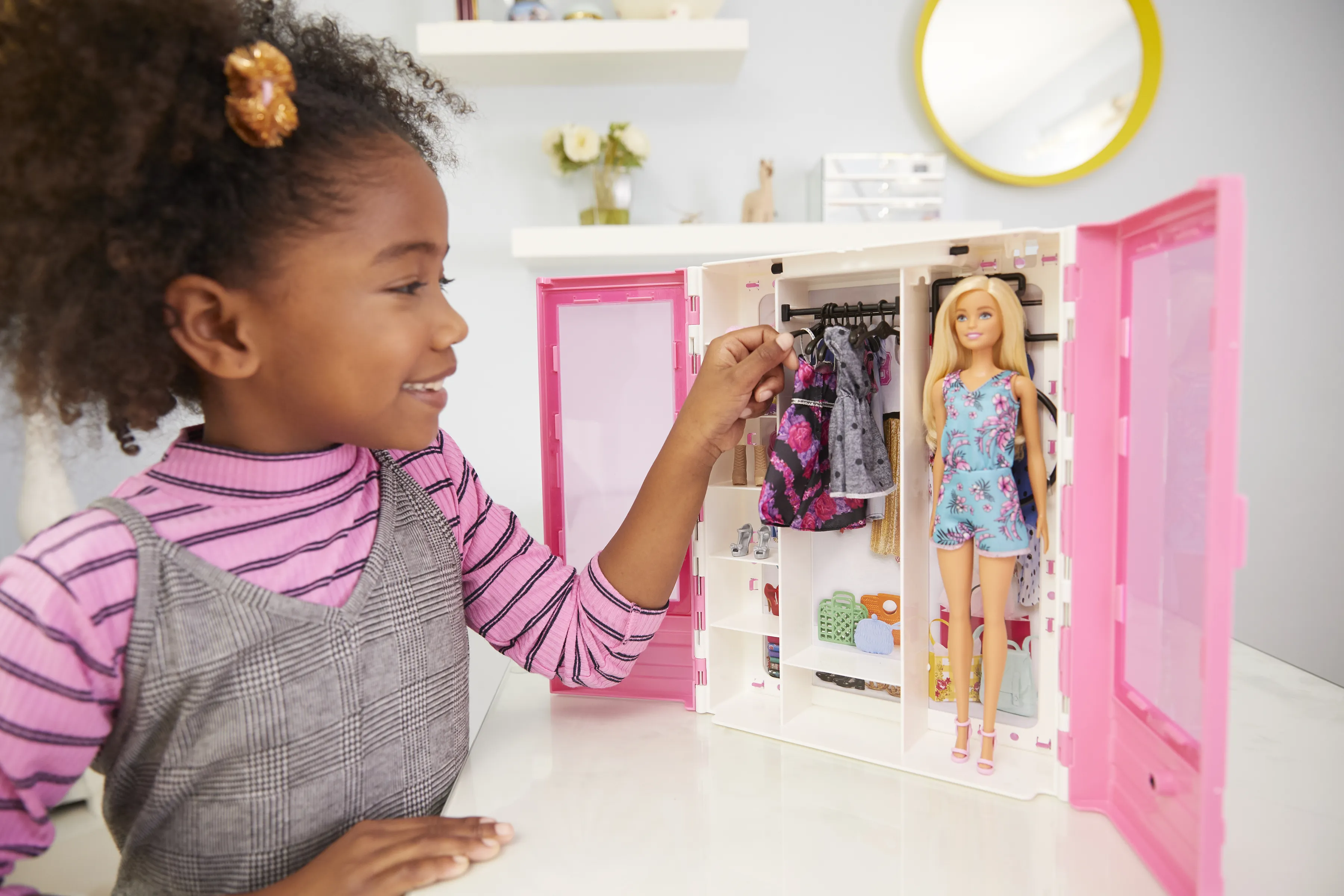 Mattel Barbie Fashionistas Wardrobe with Doll, Doll Furniture