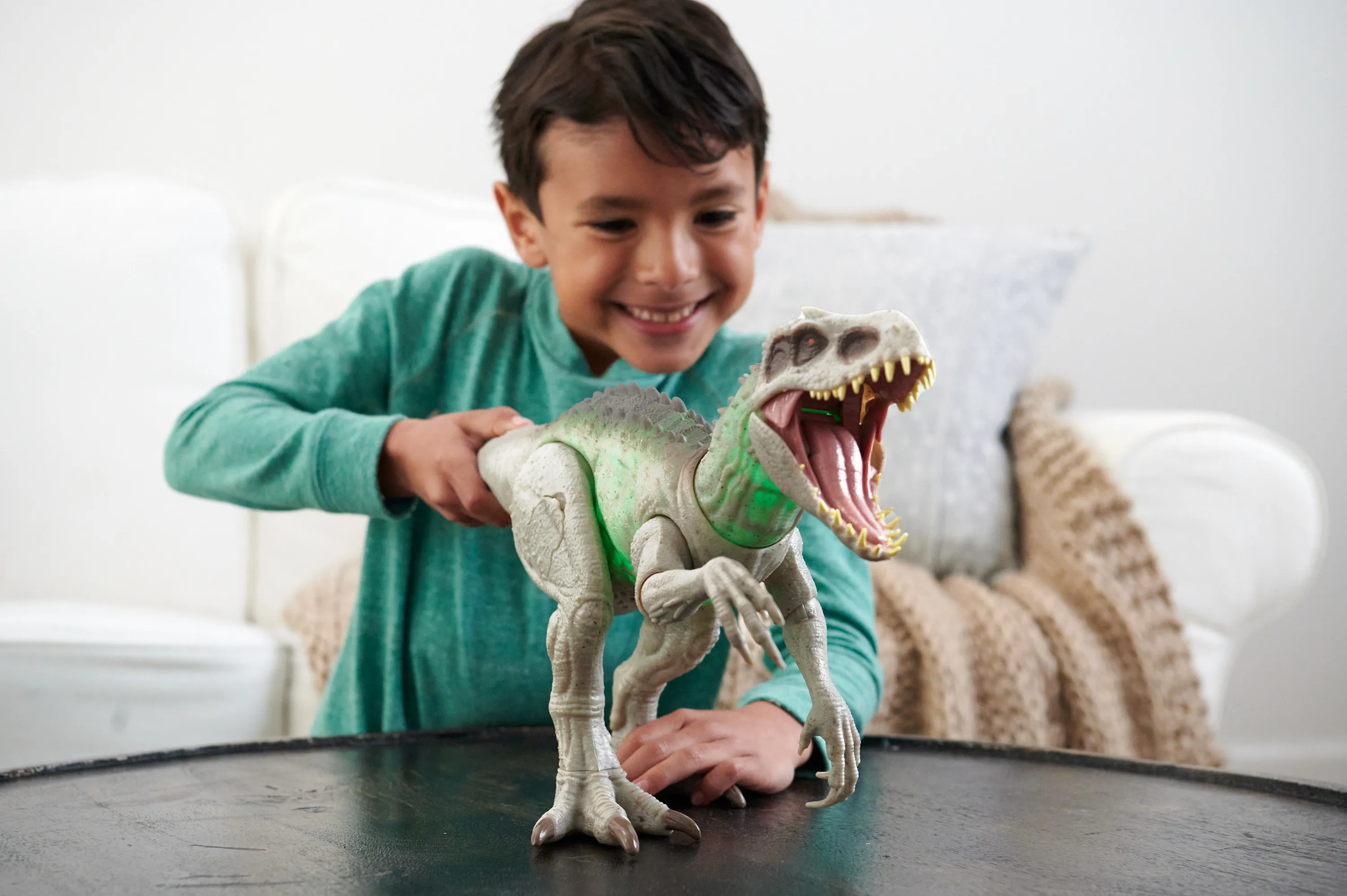 Mattel Jurassic World NEW Feature Indominus Rex mini-doll figure