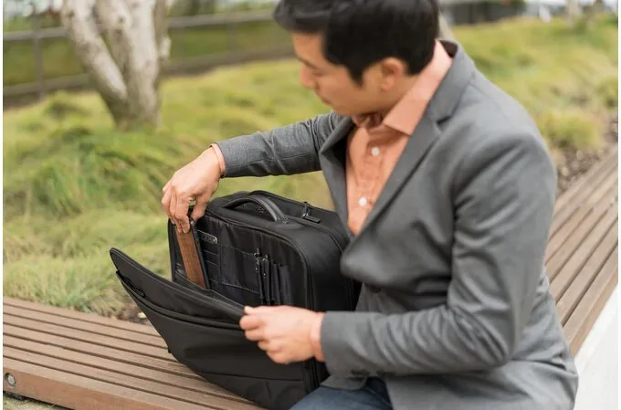 Kensington Contour&quot; 2.0 Business Laptop Roller  17