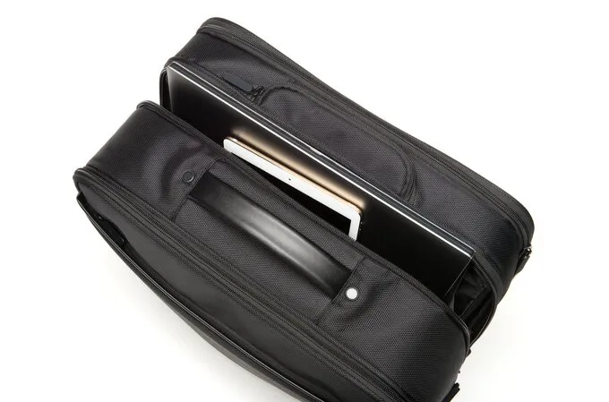 Kensington Contour&quot; 2.0 Business Laptop Roller  17