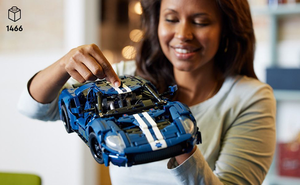 Lego Technic 2022 Ford GT 42154