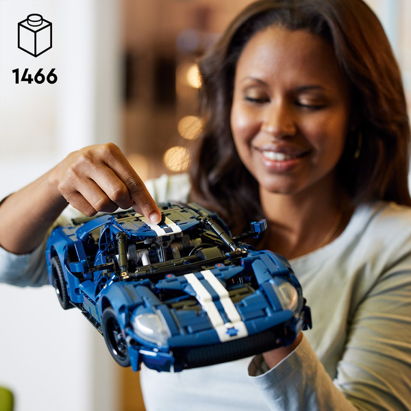 Lego Technic 2022 Ford GT 42154