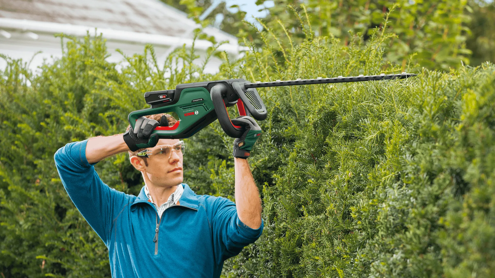 Bosch UniversalHedgeCut 18V-50 Pensasleikkuri