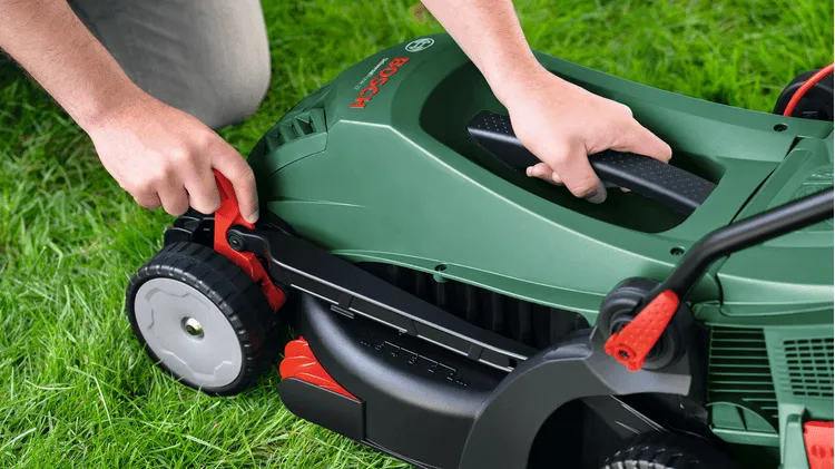 Bosch UniversalRotak 37-570 - elgr&auml;sklippare