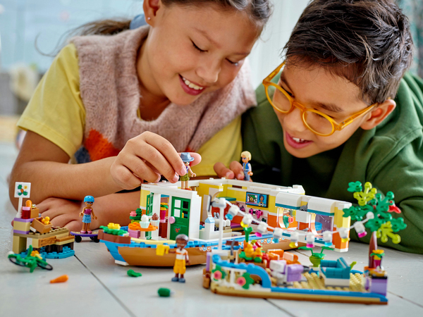 Lego Friends -Kanaalin asuntolaiva 41702