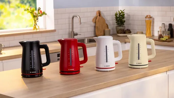 Bosch kettle MyMoment TWK3M124 (red, 2,400 watts, 1.7 liters)