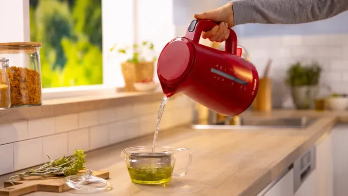 Bosch kettle MyMoment TWK3M124 (red, 2,400 watts, 1.7 liters)