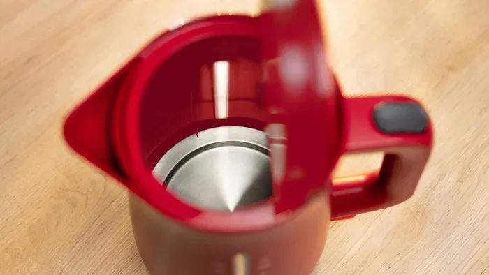 Bosch kettle MyMoment TWK3M124 (red, 2,400 watts, 1.7 liters)