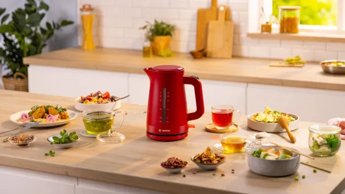 Bosch kettle MyMoment TWK3M124 (red, 2,400 watts, 1.7 liters)