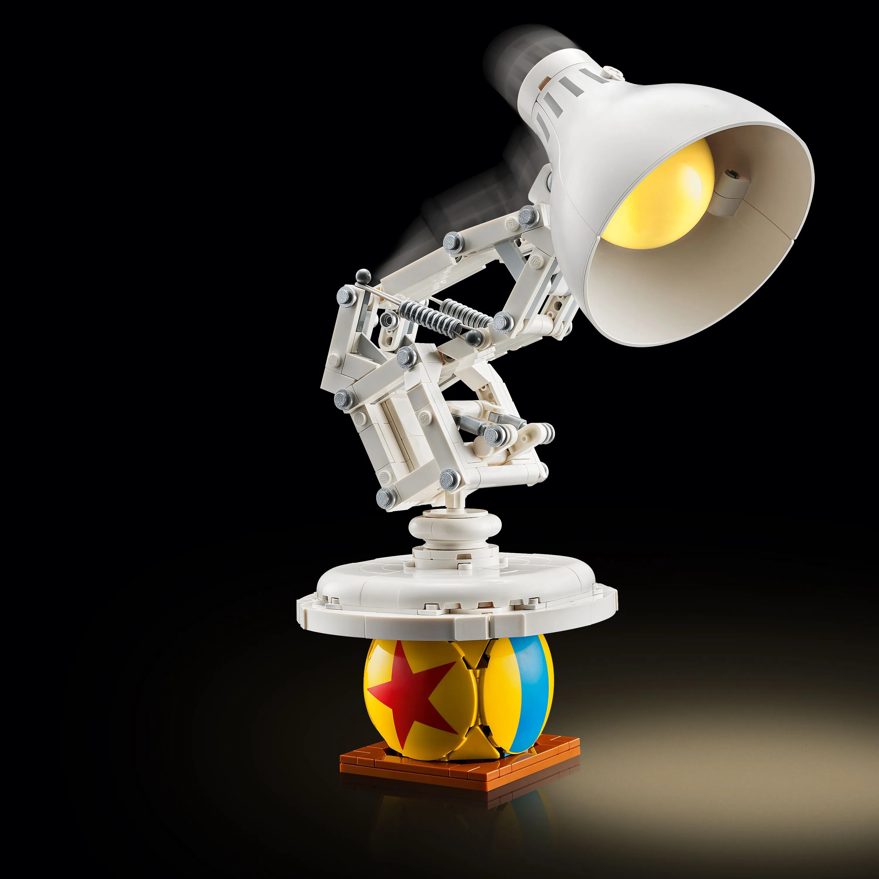 LEGO Ideas Disney Pixar Luxo Jr. 21357