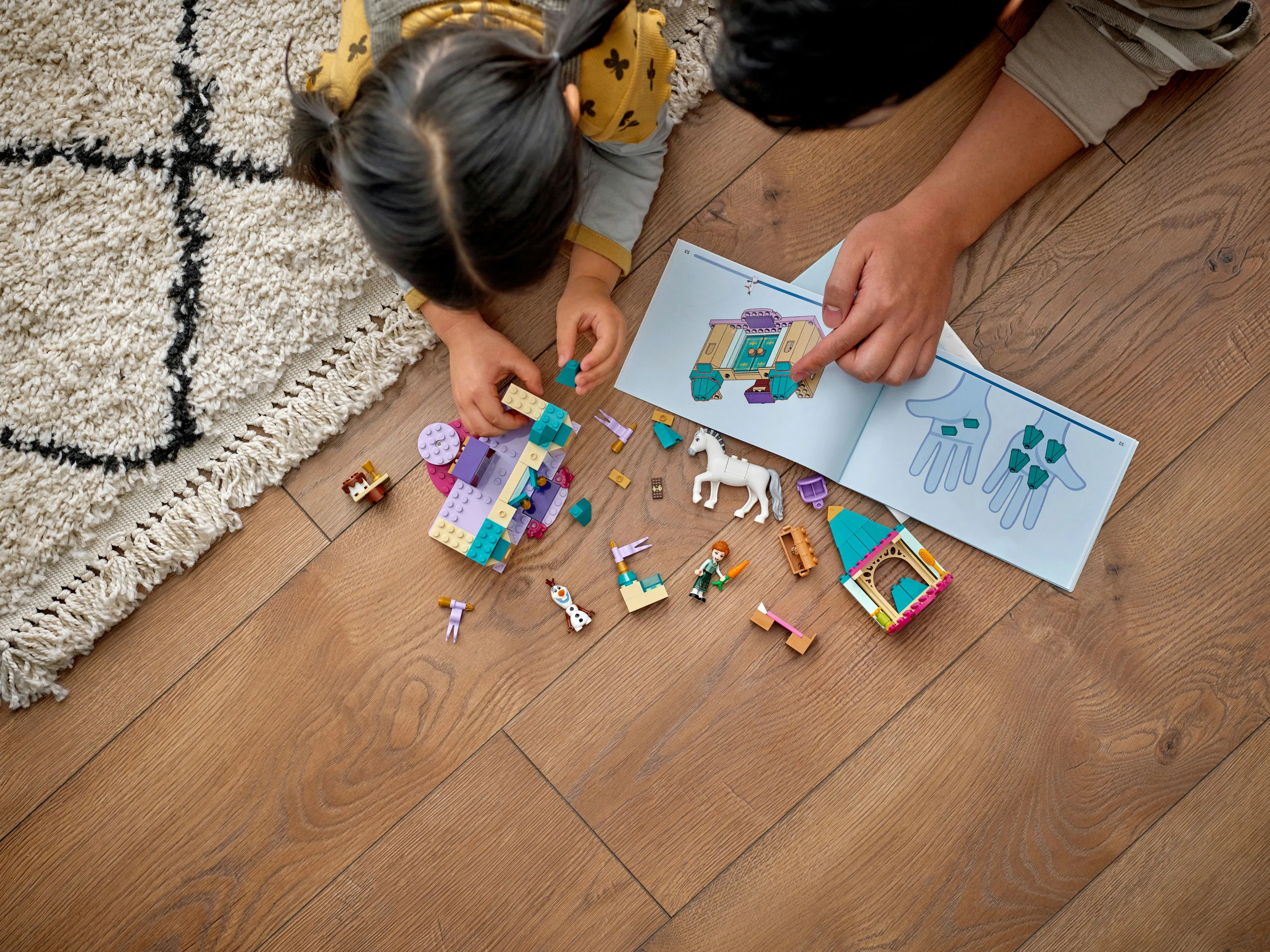 Lego Disney -Annan ja Olafin leikit linnassa 43204