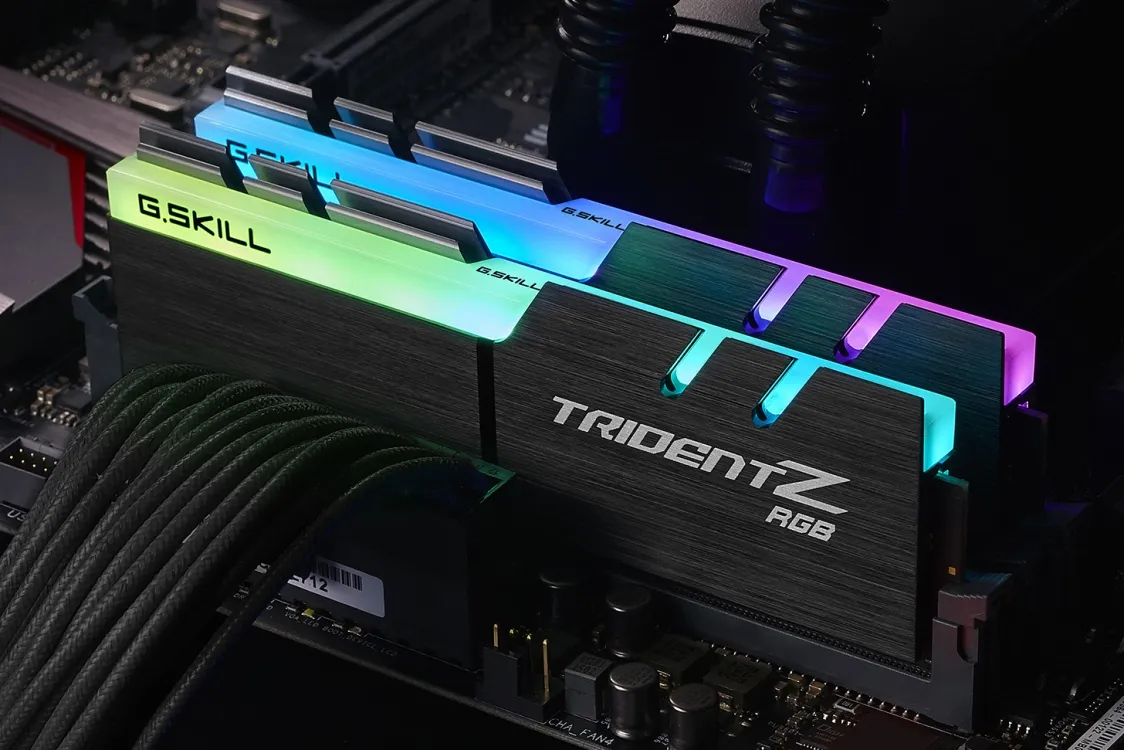 G.Skill Trident Z RGB 16 Gt (2 x 8 Gt) DDR4 3200 MHz, CL16 -muisti, Musta