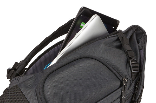 Thule Subterra Daypack for MacBook Pro Dark Shadow