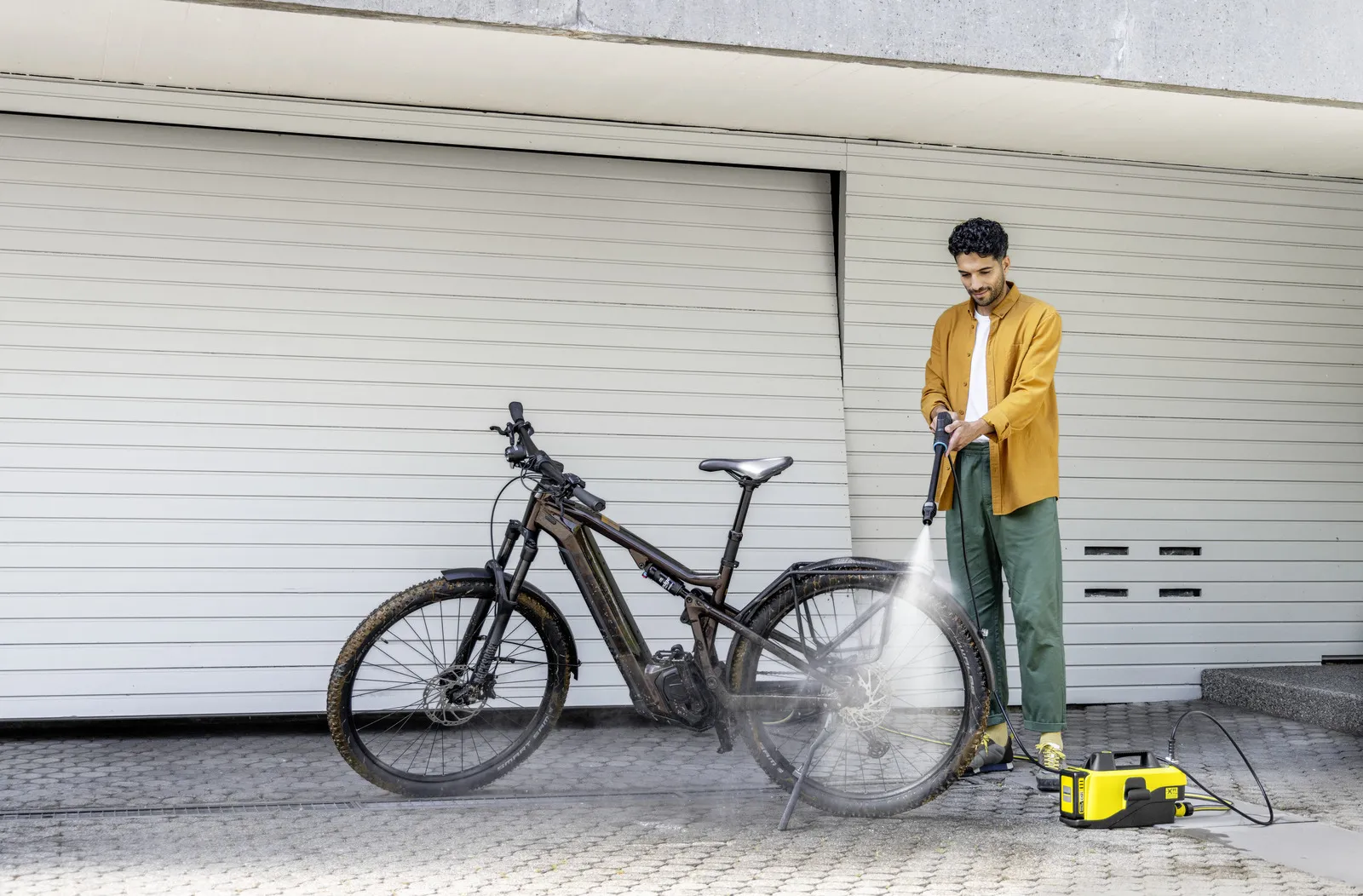 K&auml;rcher OC 6-18 Cordless Medium-Pressure Washer 18 V 24 bar 200 l/h Black/Grey/Yellow
