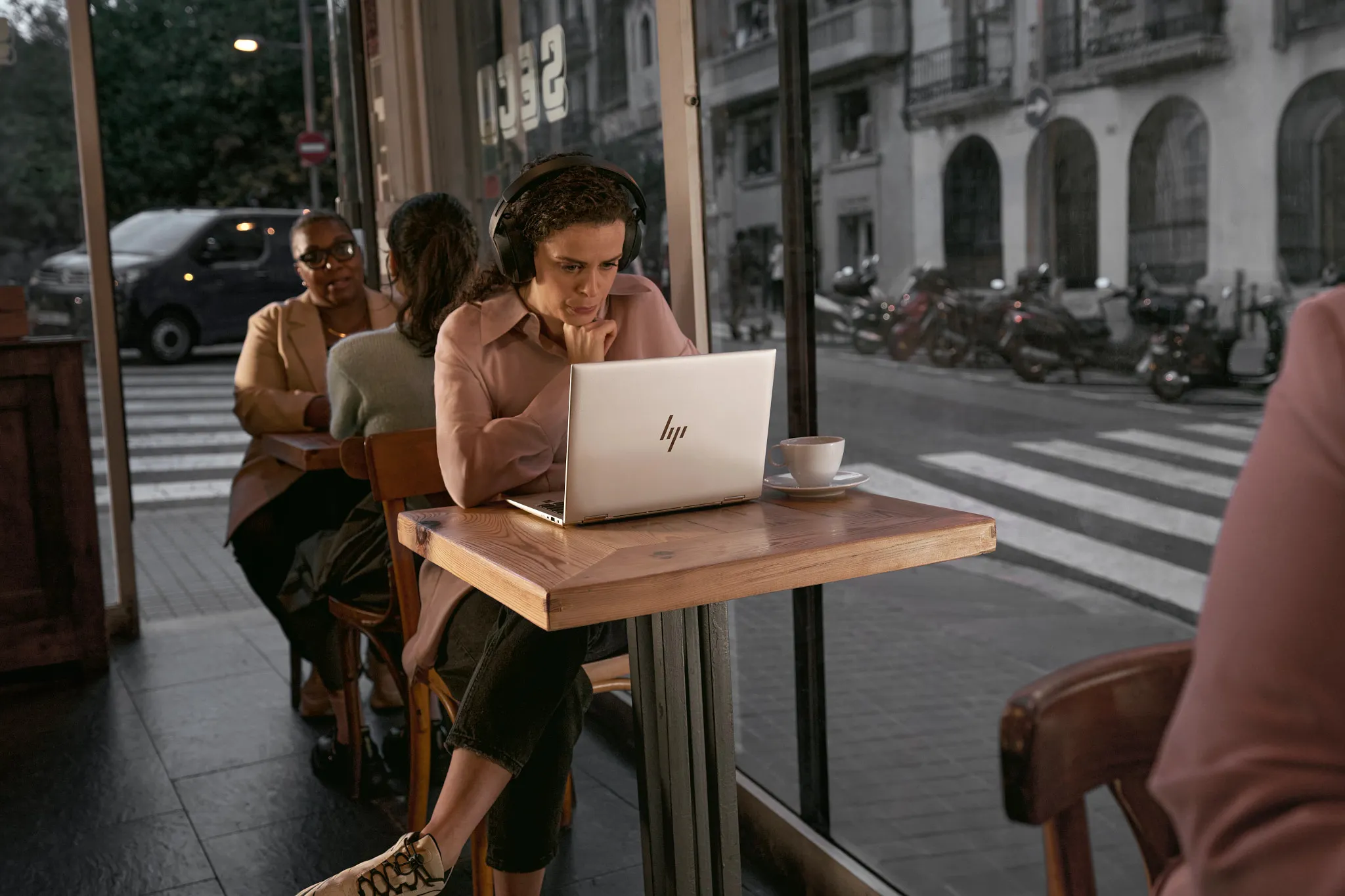 HP EliteBook Ultra G1q. 14&quot; 2.2K Touch. Snapdragon X Elite X1E-78-100, 16 Gt Ram, 1 Tt SSD, Windows 11 Pro -kannettava