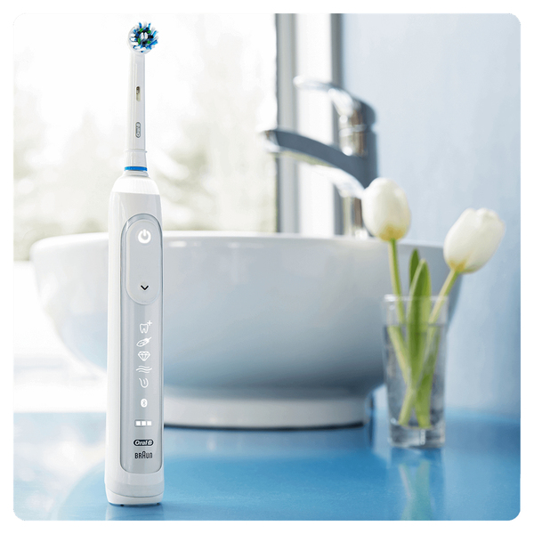 BRAUN S&Auml;HK&Ouml;HAMMASHARJA ORAL-B GENIUS 10000N. &Auml;yk&auml;s harjausj&auml;rjestelm&auml; Gum Guard -teknologialla, joka auttaa harjaamaan hammasl&auml;&auml;rien suosittelemalla tavalla. Ai