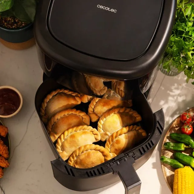 CECOTEC Cecofry Bombastik 6000 Full, 6 l, 0,6 kg, 1700 W, airfryer, musta