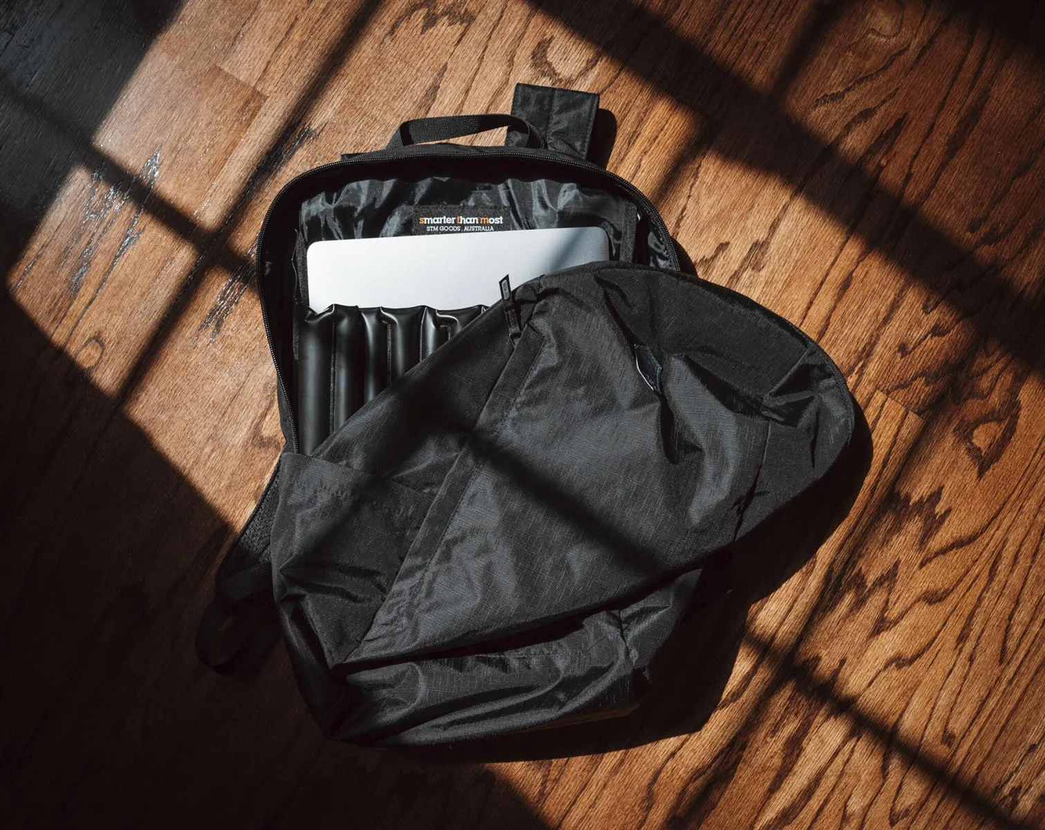 STM Dux BagPack -tietokonereppu, musta, 16&quot;